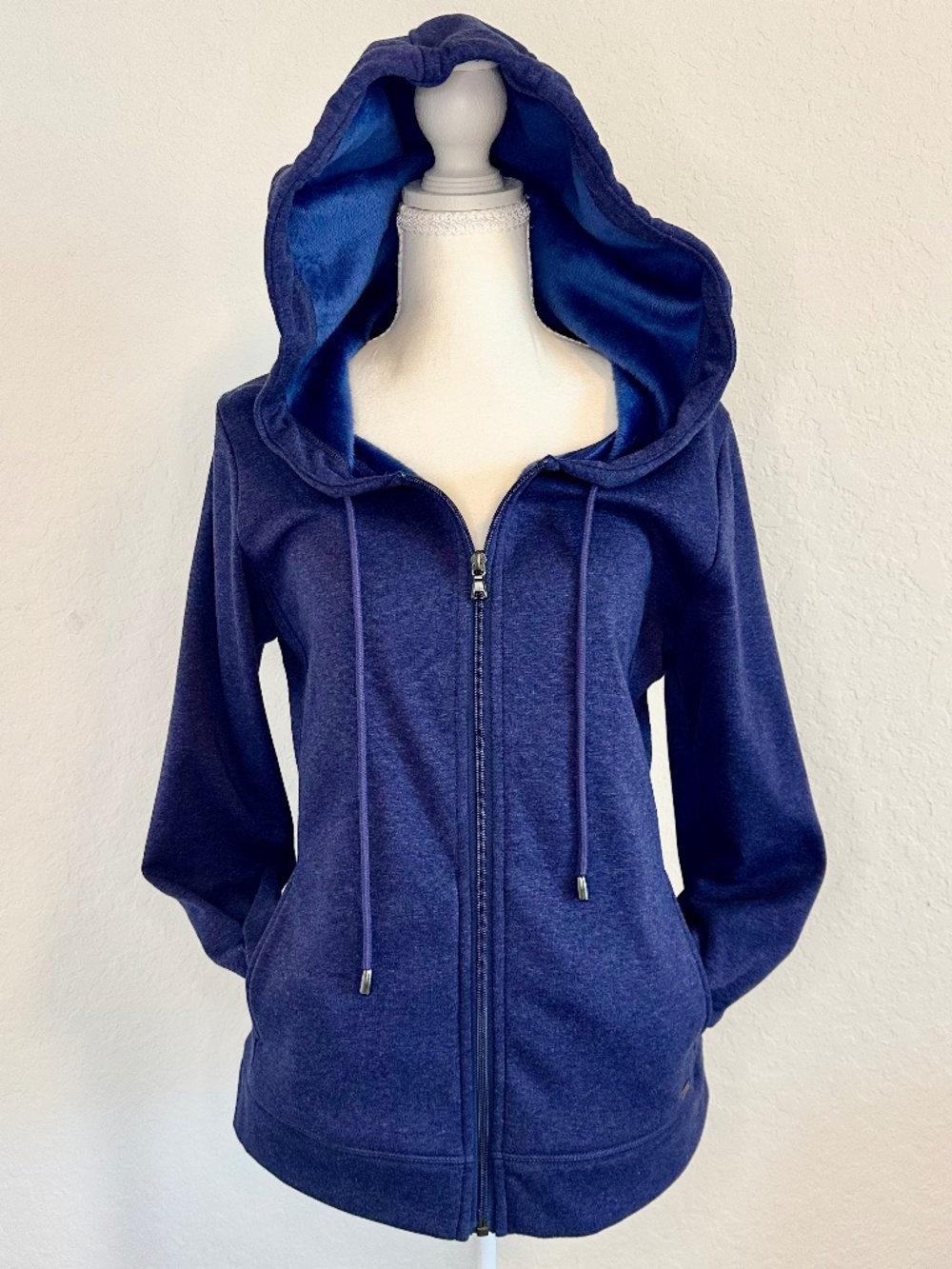 UGG Full-Zip Fleece Hoodie Sweatshirt, Size M - Picture 9 of 10